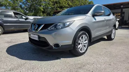 Usata Nissan Qashqai Acenta 110 CV (80 kW) 2015 Grigio SUV