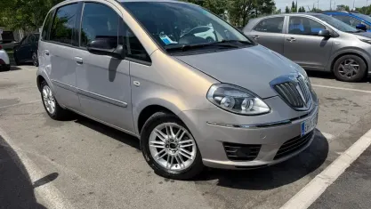 Usata Lancia Musa Gold 95 CV (69 kW) 2011 Giallo Monovolume