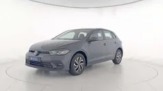 Smoky grey metallizzato Usata 2023 VW Polo Life Tre volumi | 18.900 € (Ottimo prezzo)