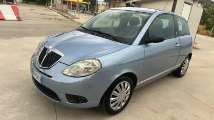 Usata Lancia Ypsilon 60 CV (44 kW) 2007 Bluazzurro Utilitaria