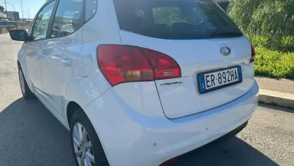 Usata Kia Venga 90 CV (66 kW) 2013 Bianco Utilitaria