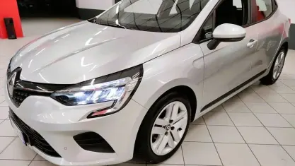 Usata Renault Clio Play 101 CV (74 kW) 2021 Argento Utilitaria