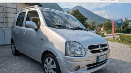 Usata Opel Agila Njoy 75 CV (55 kW) 2002 Argento Monovolume