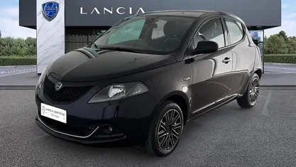 Usata Lancia Ypsilon Gold 70 CV (51 kW) 2023 Nero Utilitaria