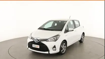 Usata Toyota Yaris Active 101 CV (74 kW) 2017 Bianco Utilitaria