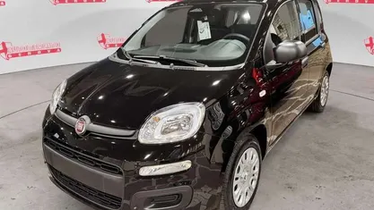 Nero Nuova 2025 Fiat Panda S Due volumi | 14.500 €
