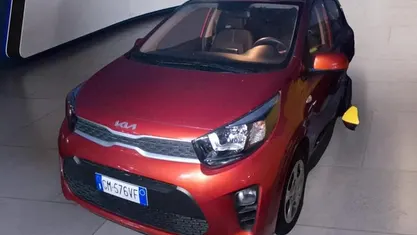 Usata Kia Picanto Urban 67 CV (49 kW) 2023 Rosso Utilitaria
