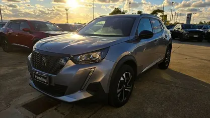 Usata Peugeot 2008 Allure 101 CV (74 kW) 2022 Grigio SUV