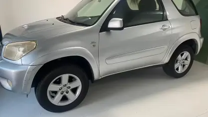 Usata Toyota RAV4 116 CV (85 kW) 2005 Grigio SUV