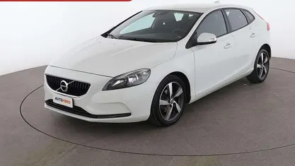 Bianco Usata 2017 Volvo V40 Kinetic Utilitaria | 12.499 € (Buon prezzo)