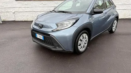 Usata Toyota Aygo X Active 72 CV (52 kW) 2025 Grigio SUV