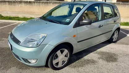 Verde Usata 2004 Ford Fiesta Zetec Tre volumi | 2800 € (Cara)