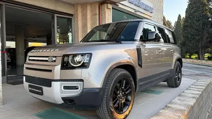 Usata Land Rover Defender SE 200 CV (147 kW) 2023 SUV