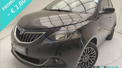 Usado Lancia Ypsilon S 70 HP (51 kW) 2024 Cinzento Citadino