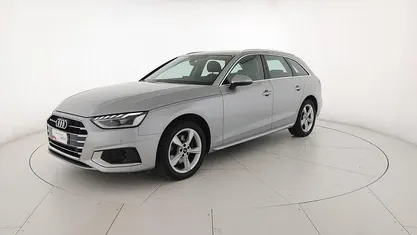 Usado Audi A4 Advanced 163 CV (119 kW) 2022 Plateado Familiar