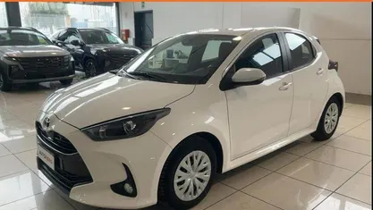 Gebraucht Toyota Yaris Hybrid Business Edition 116 PS (85 kW) 2022 Weiß Limousine