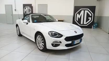 Usata Fiat 124 Spider Lusso 140 CV (102 kW) 2017 Bianco interno beige Cabrio