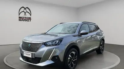 Usata Peugeot e-2008 Allure 100 kW (136 CV) 2021 Grigio / gray SUV