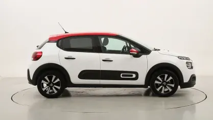 Używany Citroën C3 Shine 83 KM (61 kW) 2022 Hatchback