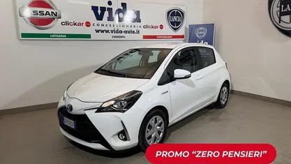 Usata Toyota Yaris Hybrid Business Edition 73 CV (53 kW) 2020 Super white pastello Berlina
