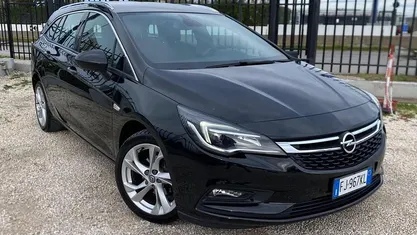 Nero Usata 2017 Opel Astra Business Station wagon | 7998 € (Buon prezzo)