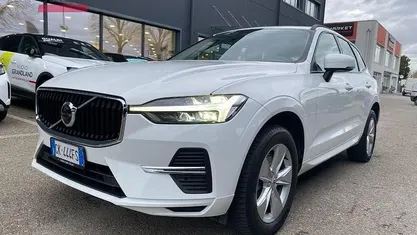 Bianco Usata 2022 Volvo XC60 Momentum SUV | 35.500 € (Ottimo prezzo)