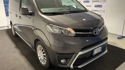 Grigio metallizzato Usata 2018 Toyota Proace Verso Lounge Station wagon | 16.900 € (Super prezzo)