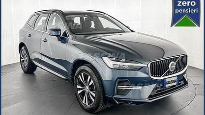 Usado Volvo XC60 Momentum 197 HP (144 kW) 2022 Azul SUV