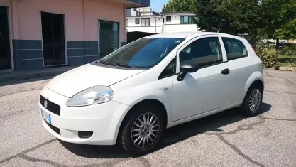 Usata Fiat Grande Punto 69 CV (50 kW) 2012 Bianco Utilitaria