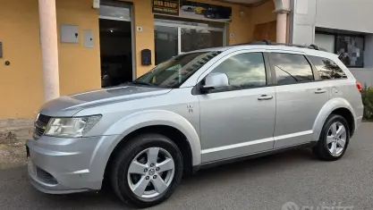 Usata Dodge Journey SE 140 CV (102 kW) 2011 Grigio SUV