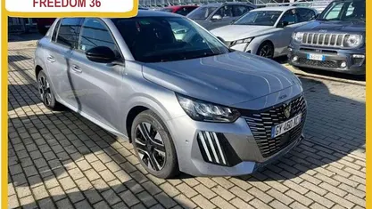 Usata Peugeot 208 Allure 101 CV (74 kW) 2024 Grigio Utilitaria