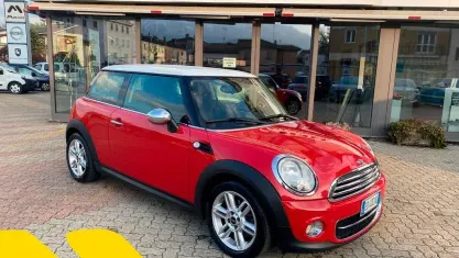 Usata Mini Cooper D 111 CV (81 kW) 2010 Rosso Utilitaria