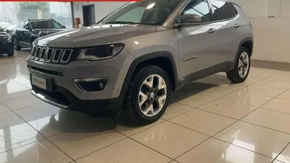 Usata Jeep Compass Limited 140 CV (102 kW) 2019 Argento SUV