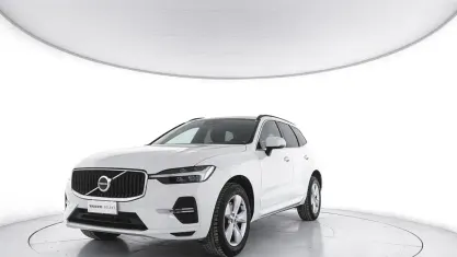 Begagnad Volvo XC60 Momentum 197 HK (144 kW) 2022 Vit SUV