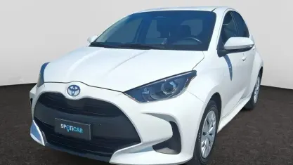 Usata Toyota Yaris Hybrid Active 92 CV (67 kW) 2024 Bianco Berlina