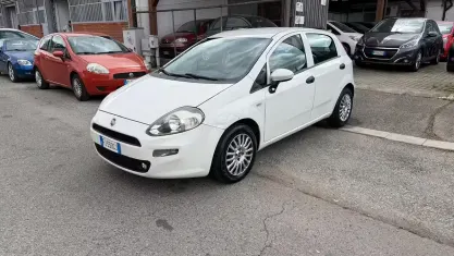 Usata Fiat Punto Lounge 69 CV (50 kW) 2017 Bianco Utilitaria