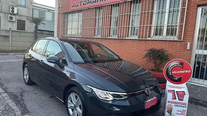 Usata VW Golf VIII Life 110 CV (80 kW) 2023 Grigio Berlina