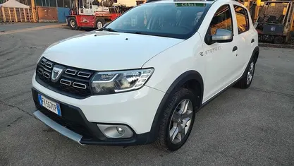 Usata Dacia Sandero 90 CV (66 kW) 2017 Bianco Berlina