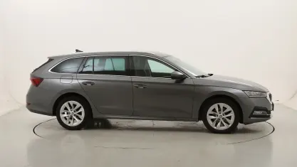 Usata Skoda Octavia Style 150 CV (110 kW) 2022 Grigiogrigio Station wagon