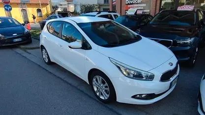 Begagnad Kia Ceed 136 HK (100 kW) 2013 Vit Halvkombi