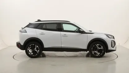 Usata Peugeot 2008 Allure 100 CV (73 kW) 2025 Biancobianco SUV