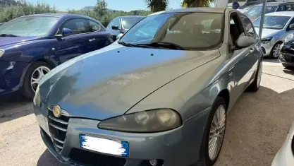 Usata Alfa Romeo 147 Distinctive 120 CV (88 kW) 2006 Grigio Utilitaria