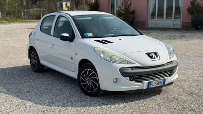 Usata Peugeot 206 57 CV (41 kW) 2012 Bianco Berlina
