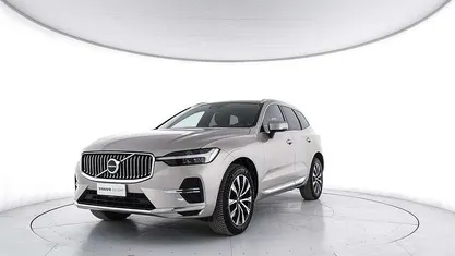 Oro Usata 2023 Volvo XC60 Plus SUV | 29.900 € (Buon prezzo)
