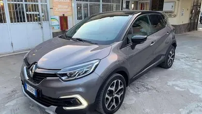 Usata Renault Captur 90 CV (66 kW) 2019 Grigio SUV
