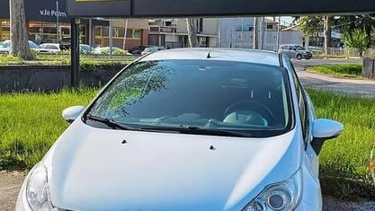 Usata Ford Fiesta 70 CV (51 kW) 2011 Bianco Utilitaria