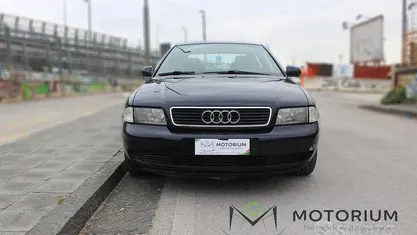Usata Audi A4 125 CV (91 kW) 1998 Blu Berlina