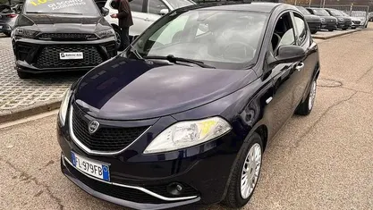 Usata Lancia Ypsilon Silver 69 CV (50 kW) 2017 Nero Utilitaria