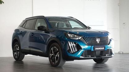 Usata Peugeot 2008 Allure 101 CV (74 kW) 2025 Blu SUV