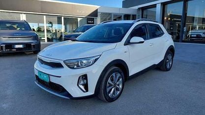 Second-hand Kia Stonic Style 84 CP (61 kW) 2022 Alb SUV